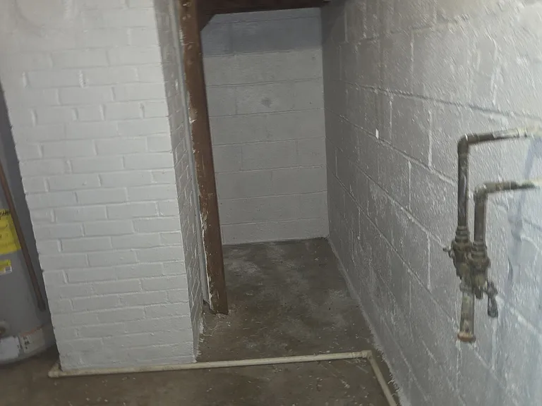 4407 Longwood Ave — Photo 13