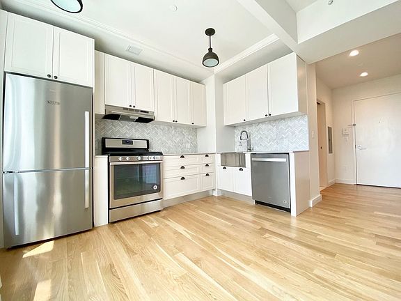 4th image of 1525 Bedford Ave #9122