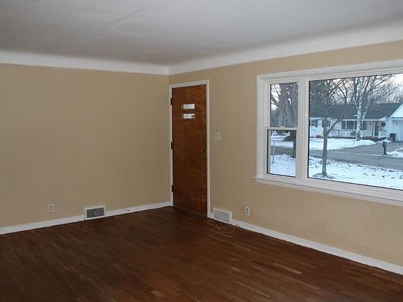5th image of 755 Woodbine Blvd