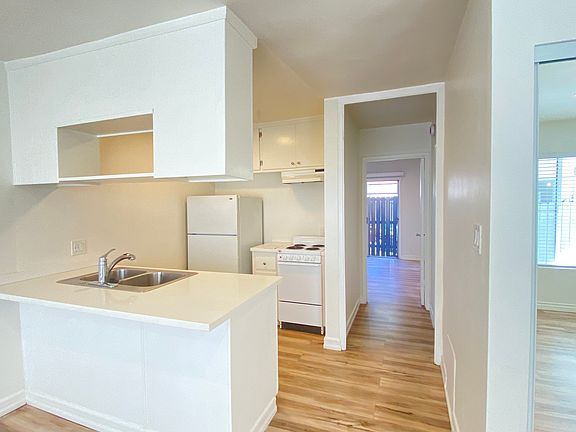 5th image of 2038 Holly Dr #2