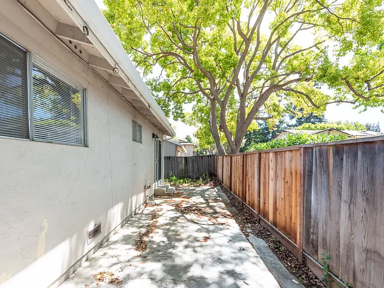 37-41 Sherland Ave — Photo 5