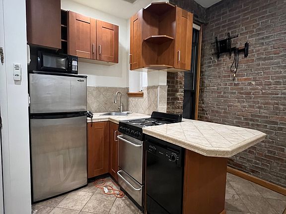 4th image of 155 W 83rd St #1