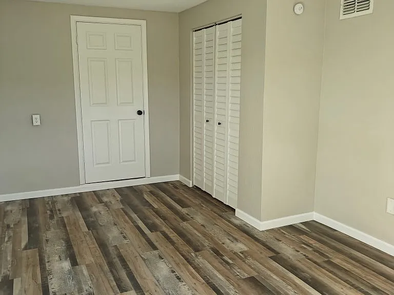 1014 S Combee Rd — Photo 3
