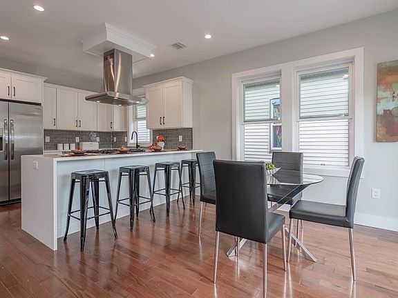 4th image of 71 Savin St #2