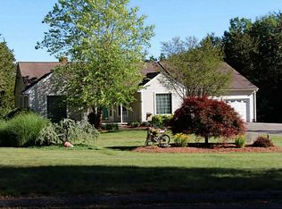 32 Spruce Valley Dr, Scituate, RI 02857