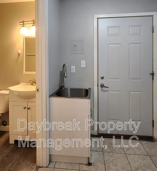 717 30th St N #5 — Photo 5