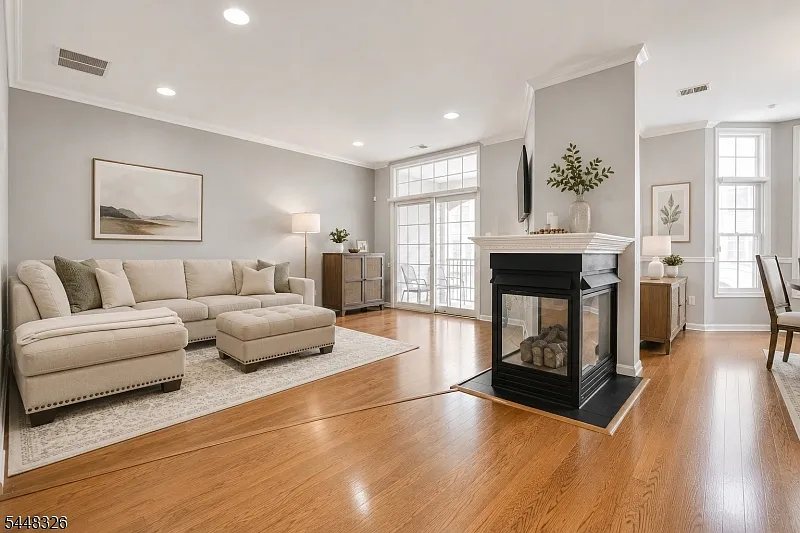 3 bed, 2.5 bath, $4,995 — Photo 2