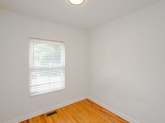 5th image of 1152 W Cornelia Ave #1