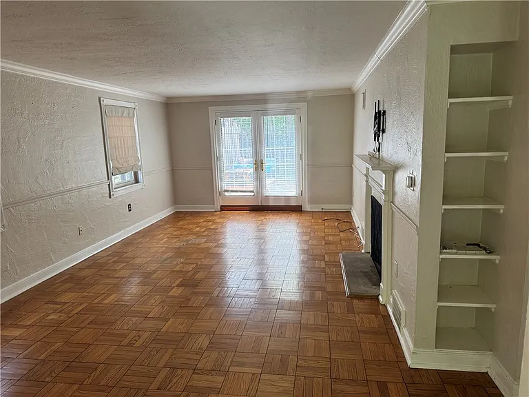 633 Crystal Dr — Photo 3