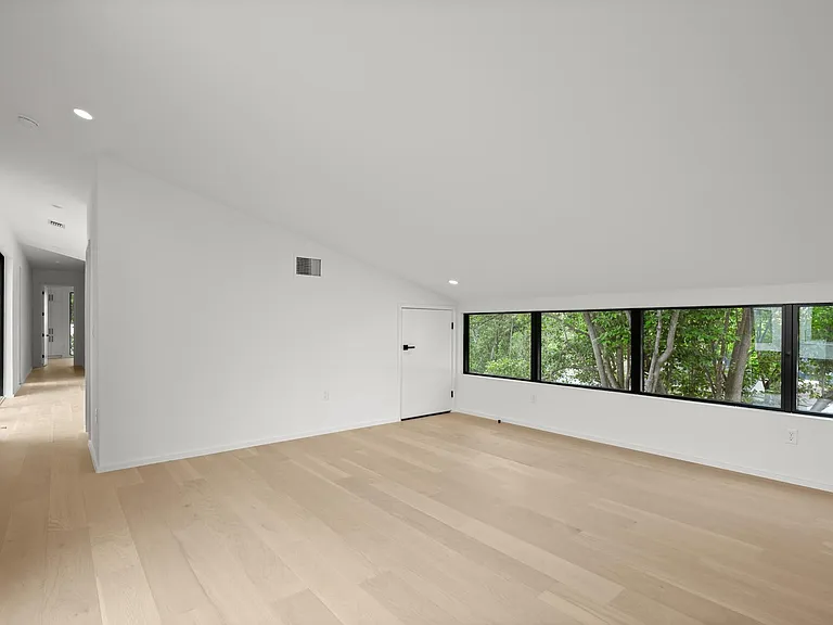 2215 S 3rd St — Photo 27