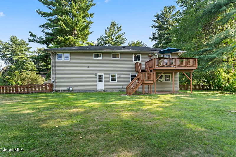 4th image of 921 E Pine Hill Drive