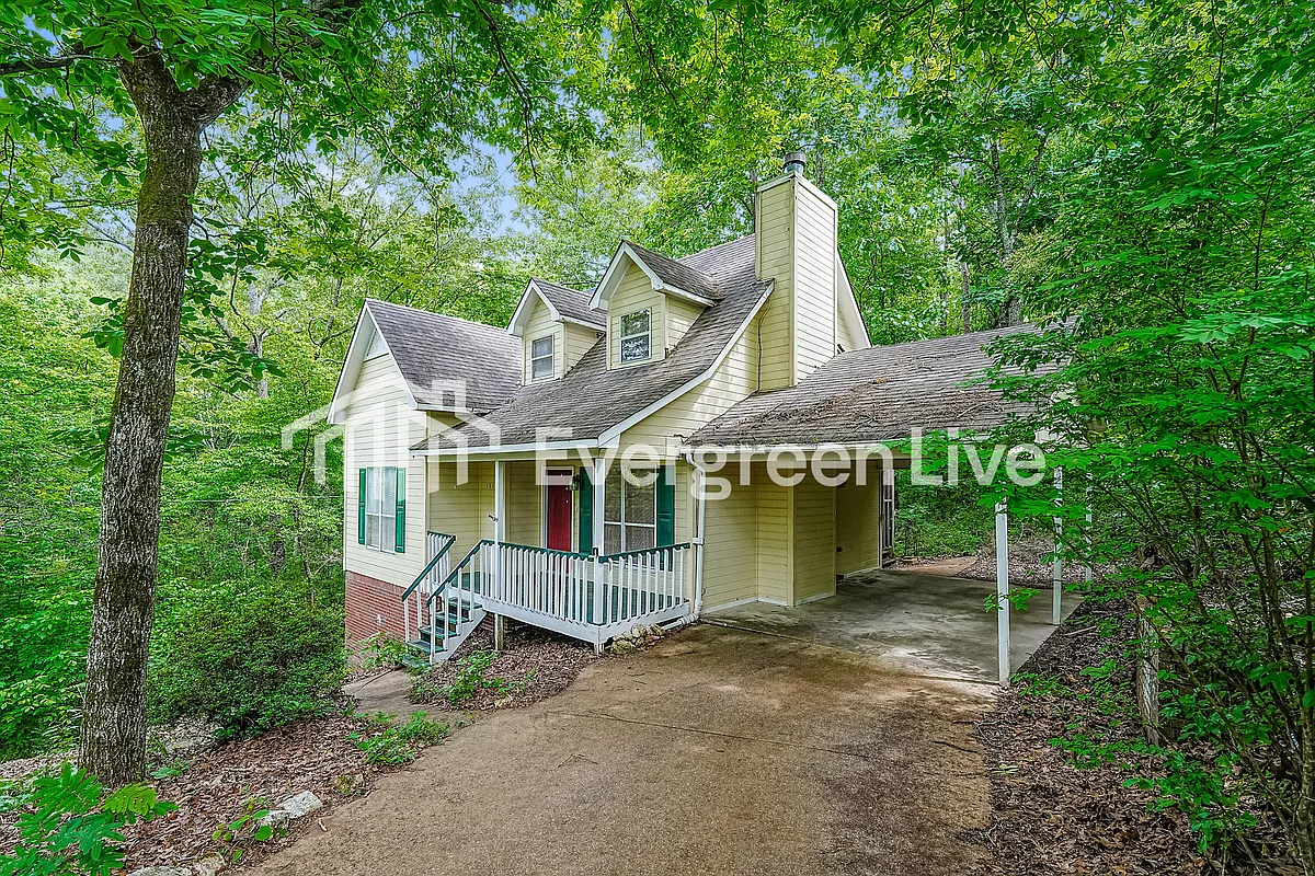 Building Photo - 5815 Willow Crest Dr