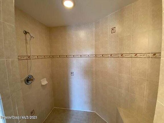 5th image of 915 Twisting Branch Ct #915