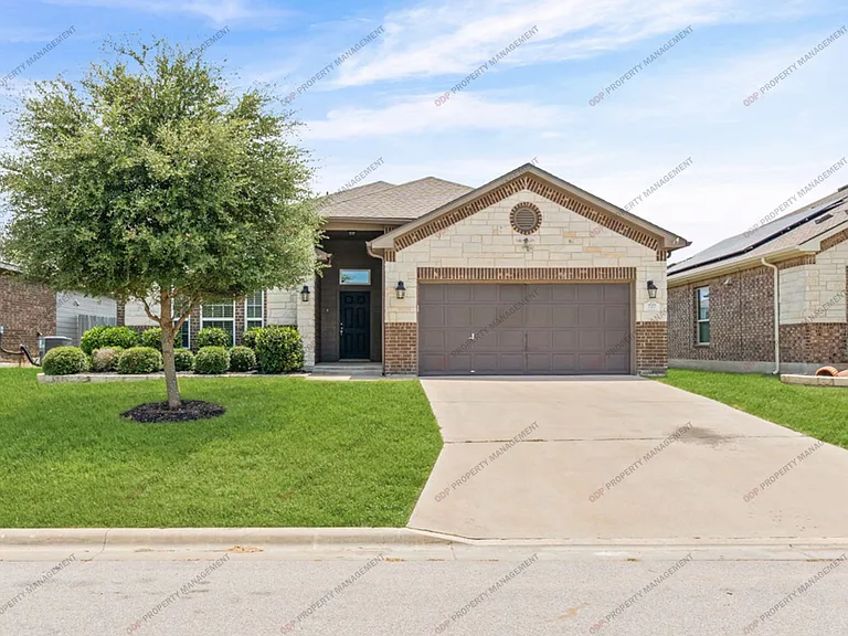 727 Cross Dr — Photo 1