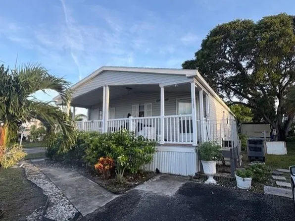 2305 NW 26th Ave #126, Boynton Beach, FL 33436