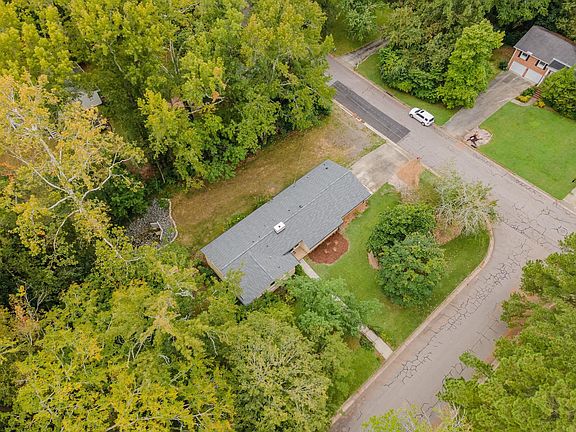 2nd image of 2611 Kamis St