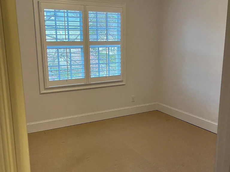 511 Devereux St — Photo 25