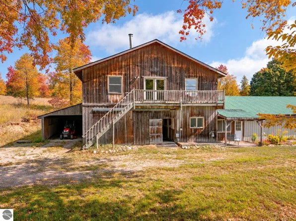 9651 N Reynolds Rd, Traverse City, MI 49684
