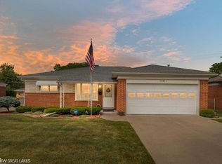 32827 Dover Ave, Warren, MI 48088