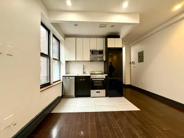 2724 Pitkin Avenue 5 image 2 of 9