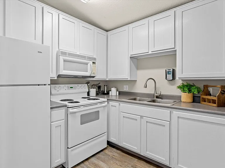 Chinook Way Apartments — Photo 40