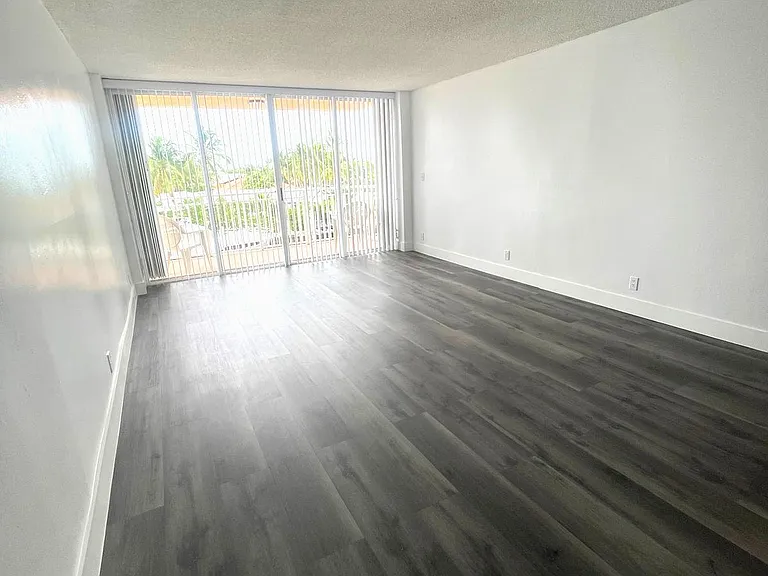 2450 NE 135th St #209 — Photo 4