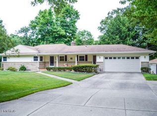 4426 Lakeside Dr, Kalamazoo, MI 49008