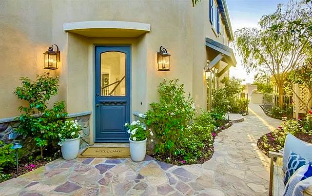 Entrance and side pathway to the backyard