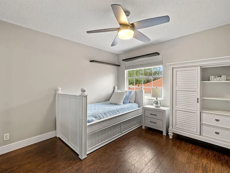 33 Monterey Pointe Dr — Photo 25