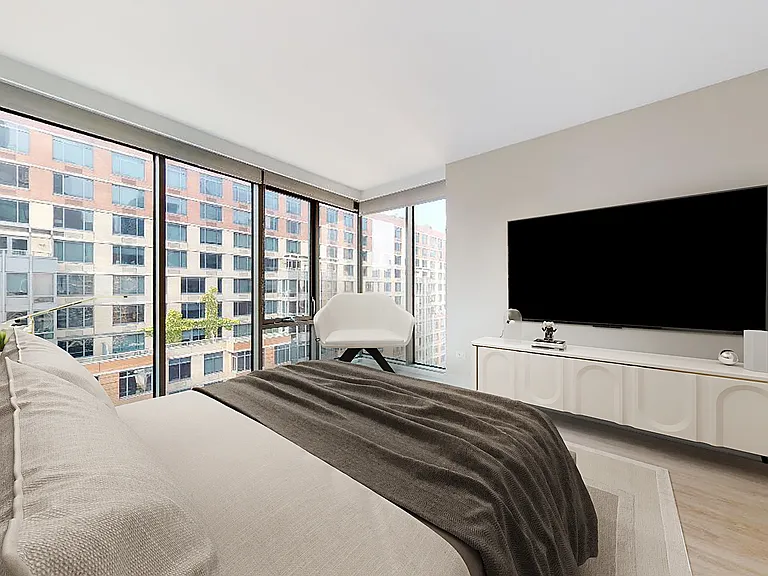 237 E 34th St #1802 — Photo 5