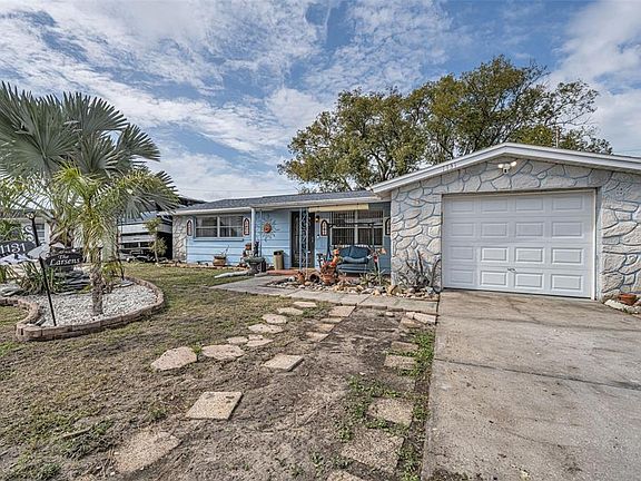 3rd image of 1131 Royalwood Dr