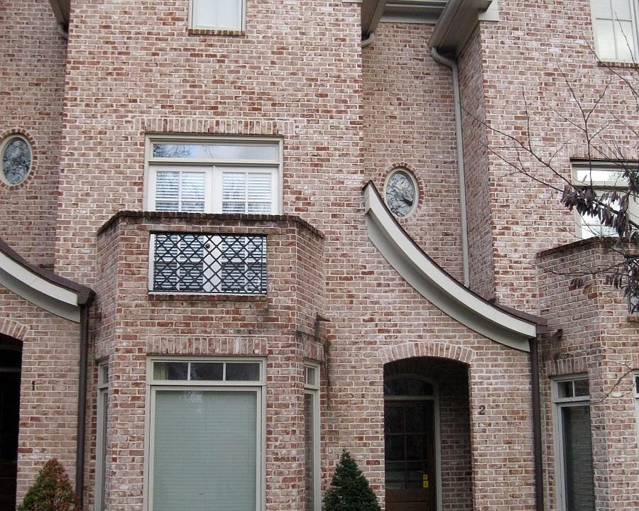 European-Style Townhome!
