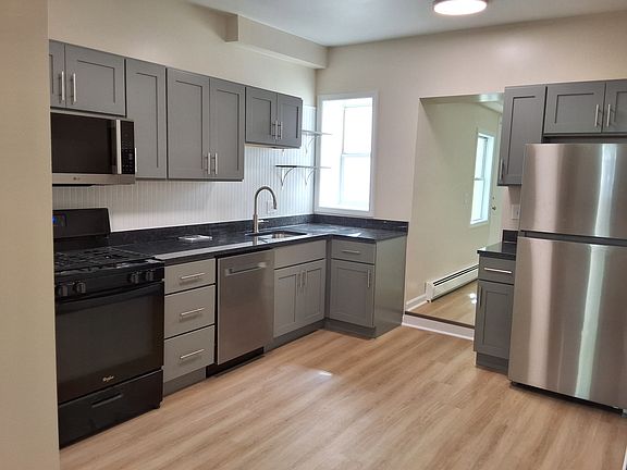4th image of 402 E Orange St