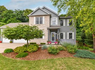 1211 Dahlia Ln, Grafton, WI 53024
