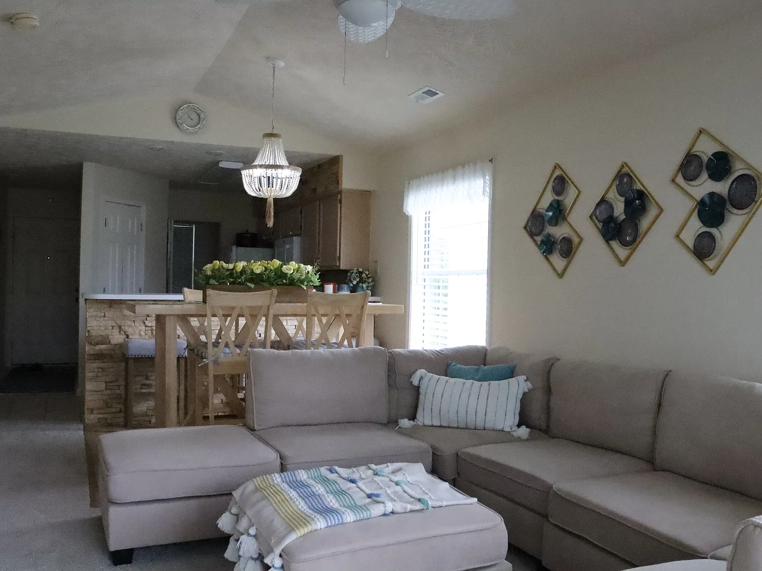 2 bed, 1000 sqft, $1,650 — Photo 2
