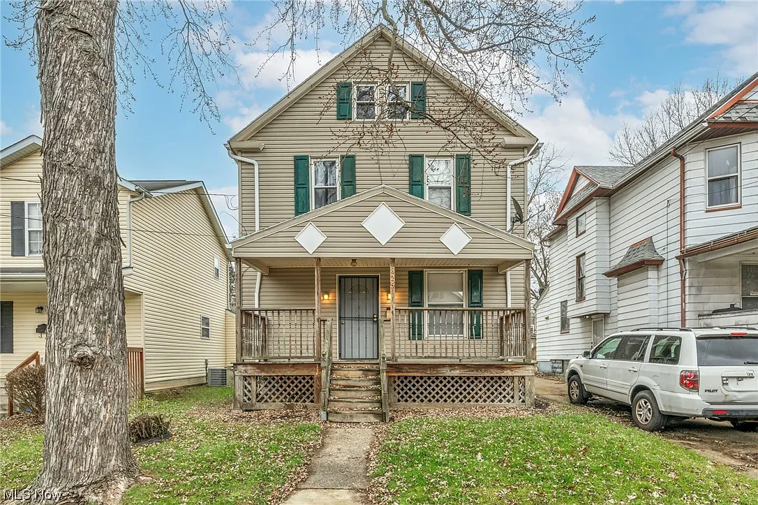 825 Amherst St photo 1