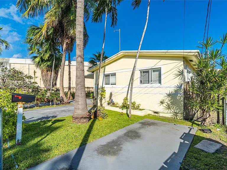 1021 NW 23rd Ave #1023 — Photo 3
