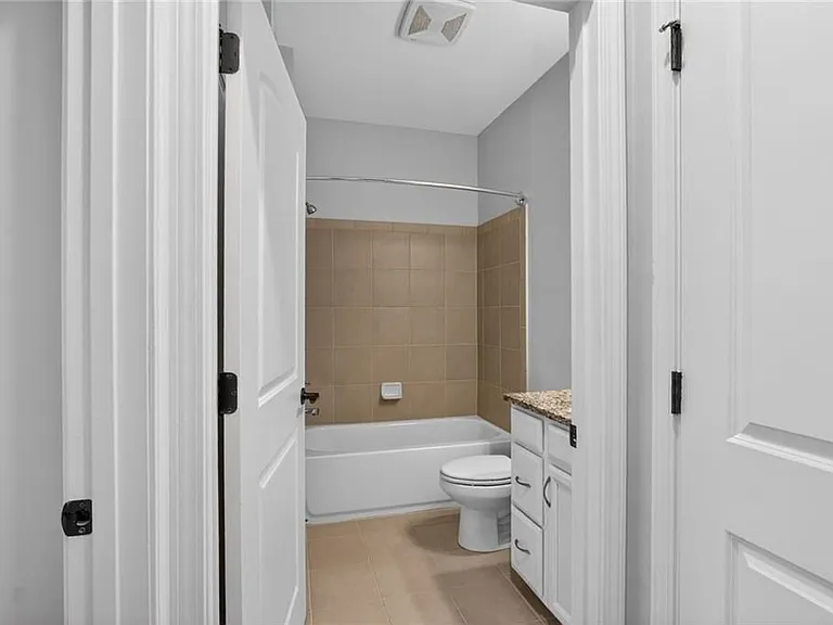 4185 Celbridge Pass — Photo 4
