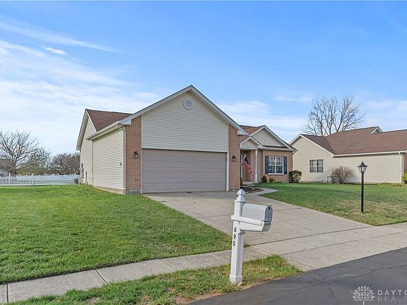 3rd image of 695 Birchton Pl