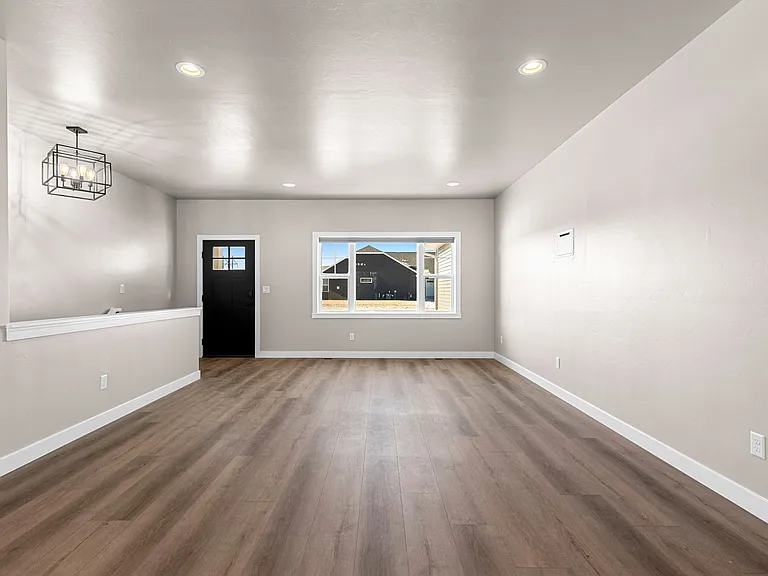 340 Rainbow Ct — Photo 32