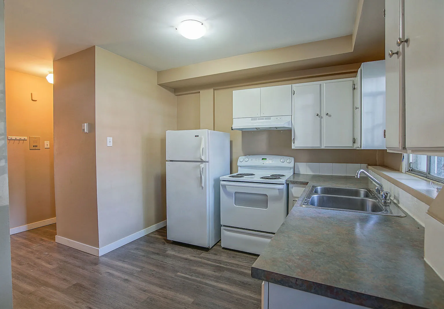 Clairmont Apartments — Photo 2