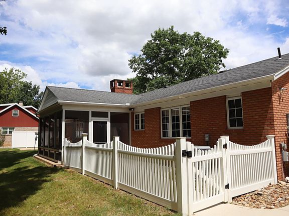 2nd image of 123 Sycamore Dr