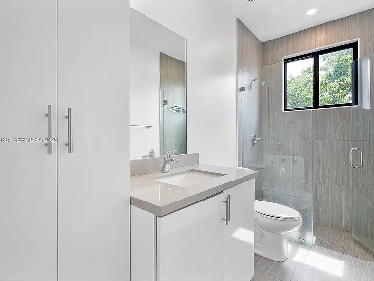 440 E 16th St #436 — Photo 28
