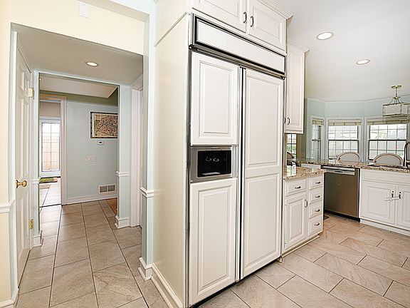 5th image of 1229 Forest Glen Dr N