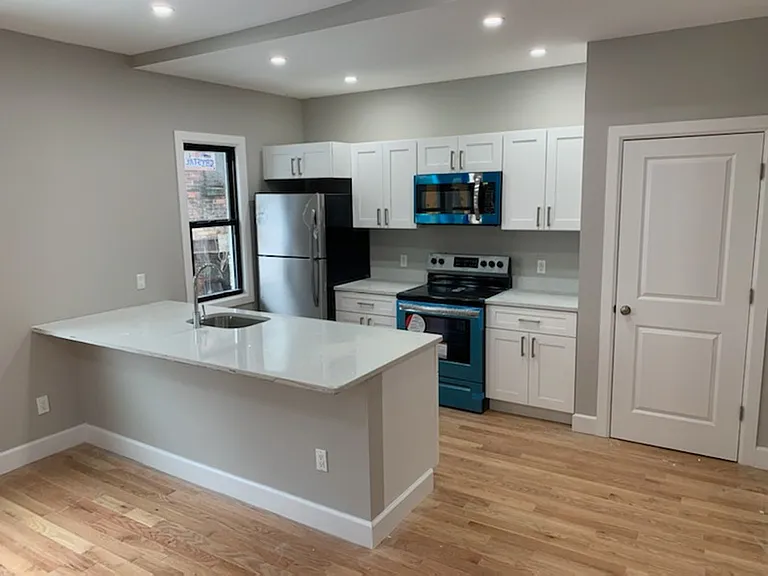 102 Colonie St — Photo 3
