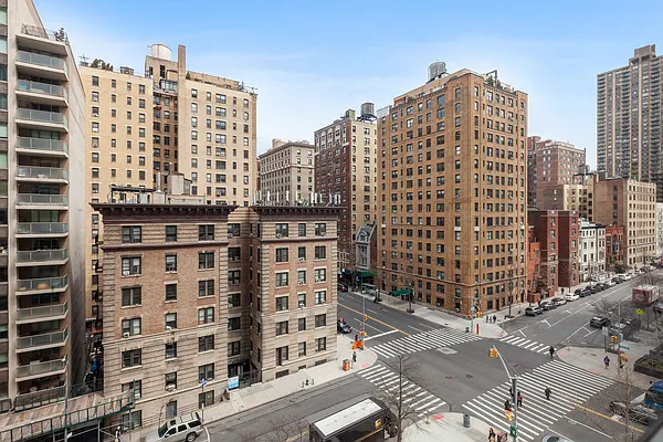 205 West End Avenue #8R in Lincoln Square, Manhattan