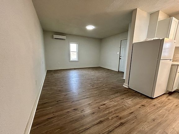 4th image of 1214 Commercial St APT A