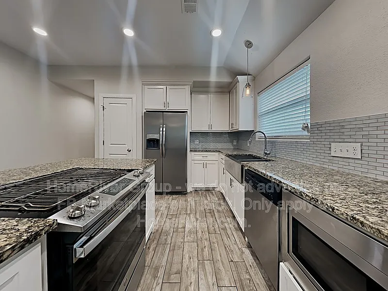 3 bed, 2.0 bath, 1375 sqft, $1,375 — Photo 3