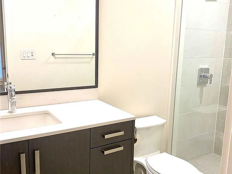 1575 Lakeshore Rd W #335 — Photo 11