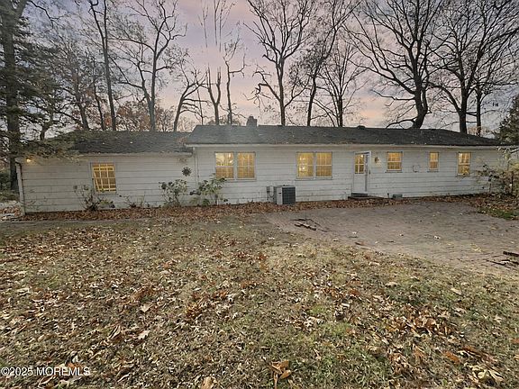 3rd image of 35 Woodland Drive
